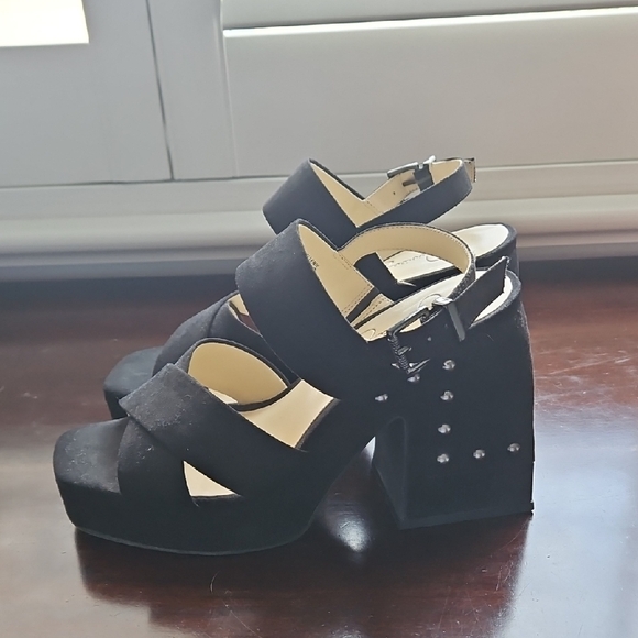 Jessica Simpson Black Chunky Heel Sandals - Picture 3 of 7